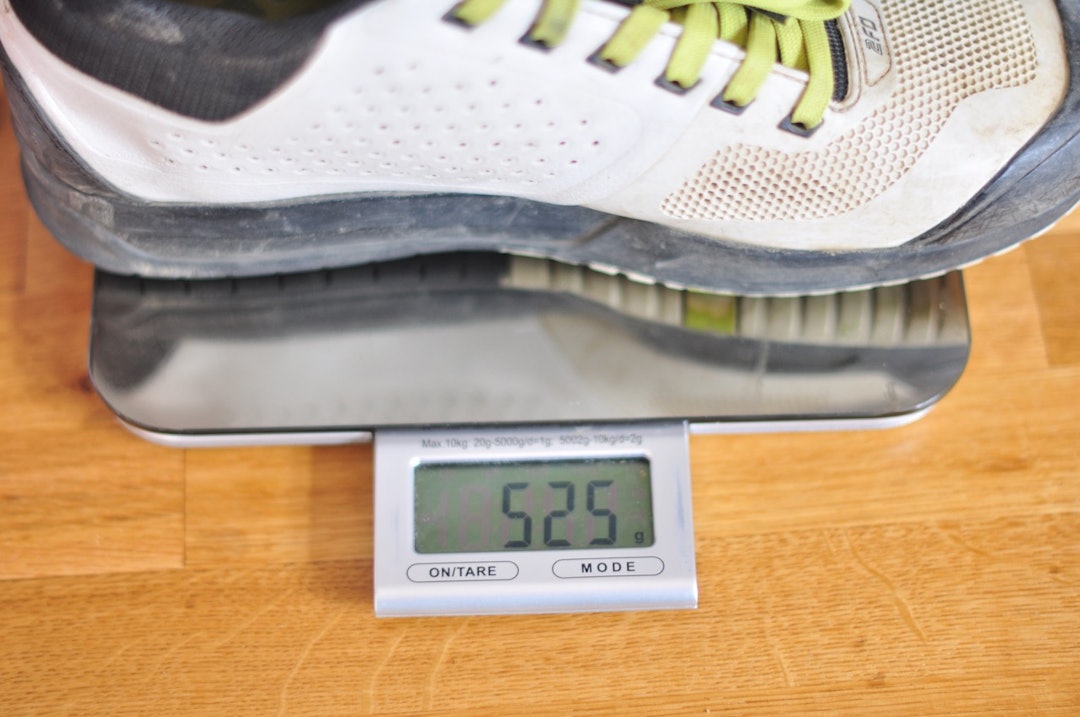 VEKT MED KLOSS: Drøye halvkiloen per sko med kloss i størrelse 43 er som forventet for denne typen sko. VEKT MED KLOSS: Drøye halvkiloen per sko med kloss i størrelse 43 er som forventet for denne typen sko.