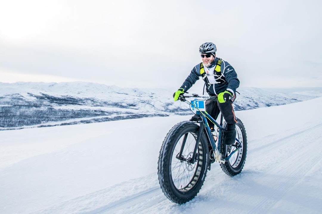 Og Johny Nyvold på vei over vidda. Johny Nyvold - Nordlysbyen - Skaidi 2018 - Rino Engdal 1400x933