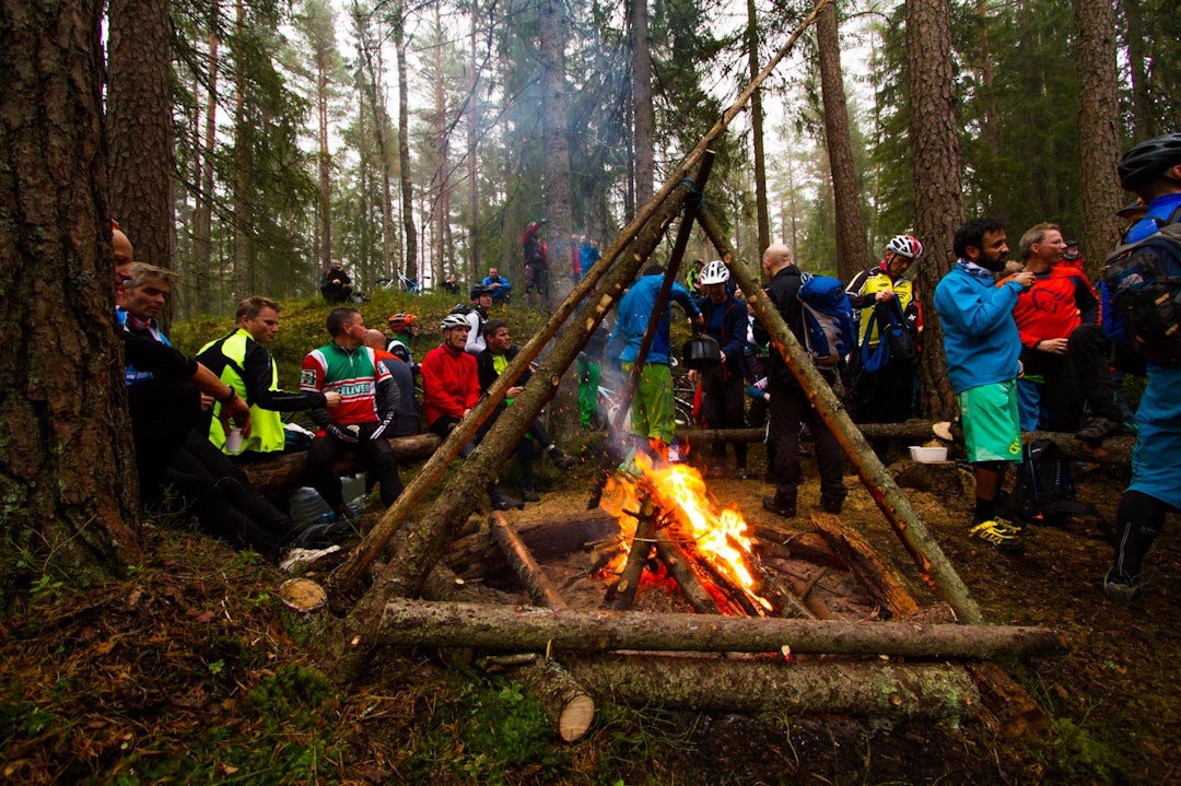 PIONEREN: Åpningen av stien Pioneren i Østmarka samlet en bunke stisyklister i alle aldre. (foto: Snorre Veggan) pioneren-2208a