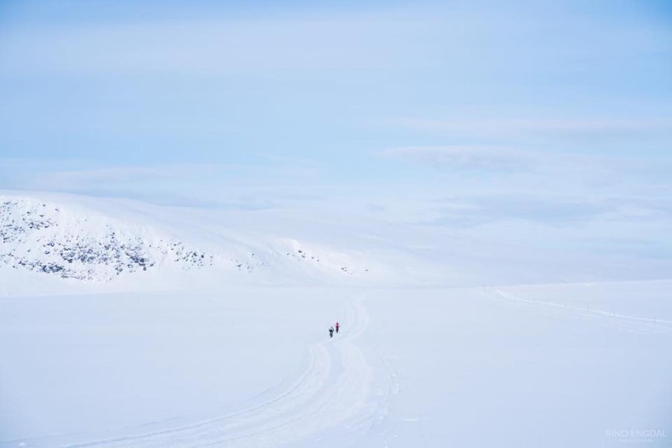 Ute på vidda var det ingen fordel å ligge først. Foto: Rino Engdal Mehl - Daniel Boberg Leirbakken - Skaidi Fatbike 2018 - Rino Engdal 1400x933