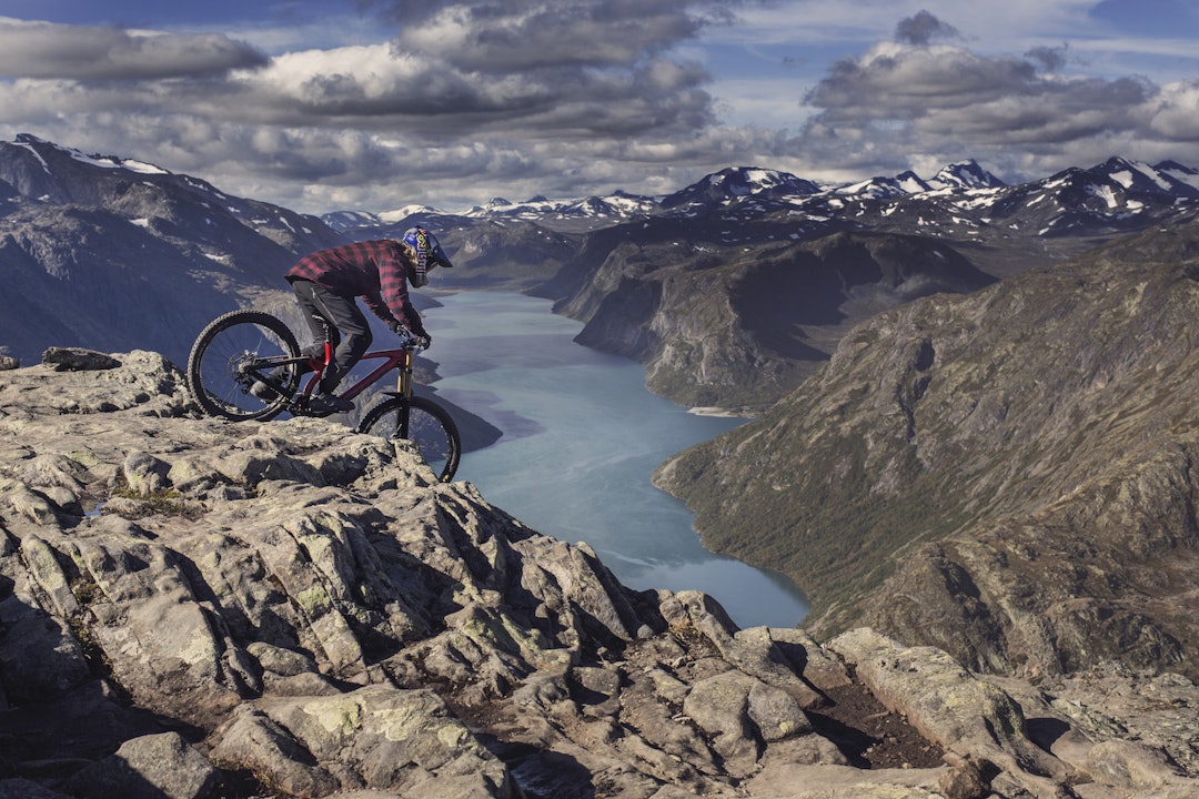 Makken syklet Besseggen rett ned. Nå får han en egen sykkelspark oppkalt etter deg i hjembygda Vang i Valdres. Foto: Red Bull Makken syklet Besseggen rett ned. Nå får han en egen sykkelspark oppkalt etter deg i hjembygda Vang i Valdres. Foto: Red Bull