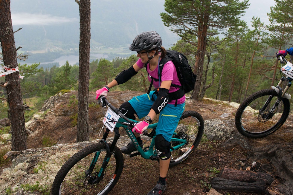 GOD STEMNING: Alle ønsker seg flere jenter på terrengsykler. Her Ragnhild Solheim under Nesbyen Enduro i fjor. Foto: Silje Holmsen. GOD STEMNING: Alle ønsker seg flere jenter på terrengsykler. Her Ragnhild Solheim under Nesbyen Enduro i fjor. Foto: Silje Holmsen.