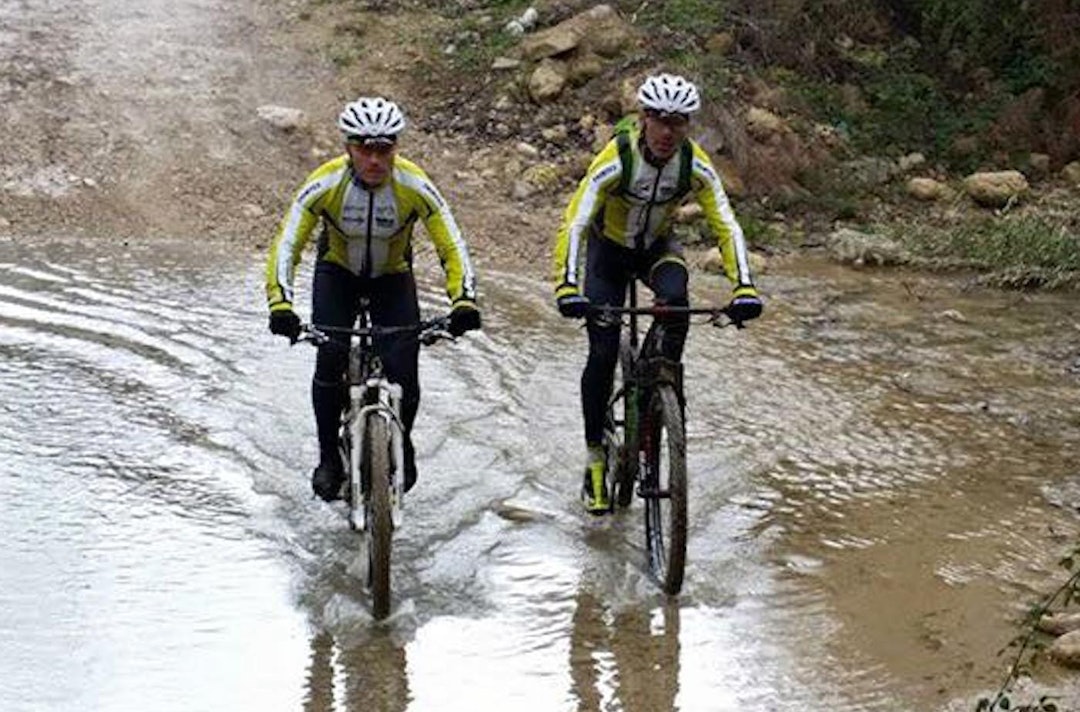 FRISTER: Kjell Karlsen og Frode Røsand i Team Trimtex bet godt fra seg i Andalucia Bike Race. Nå vil de tilbake neste år. Foto: Privat Team Trimtex training ABR 2015 - Foto Privat 1400x924