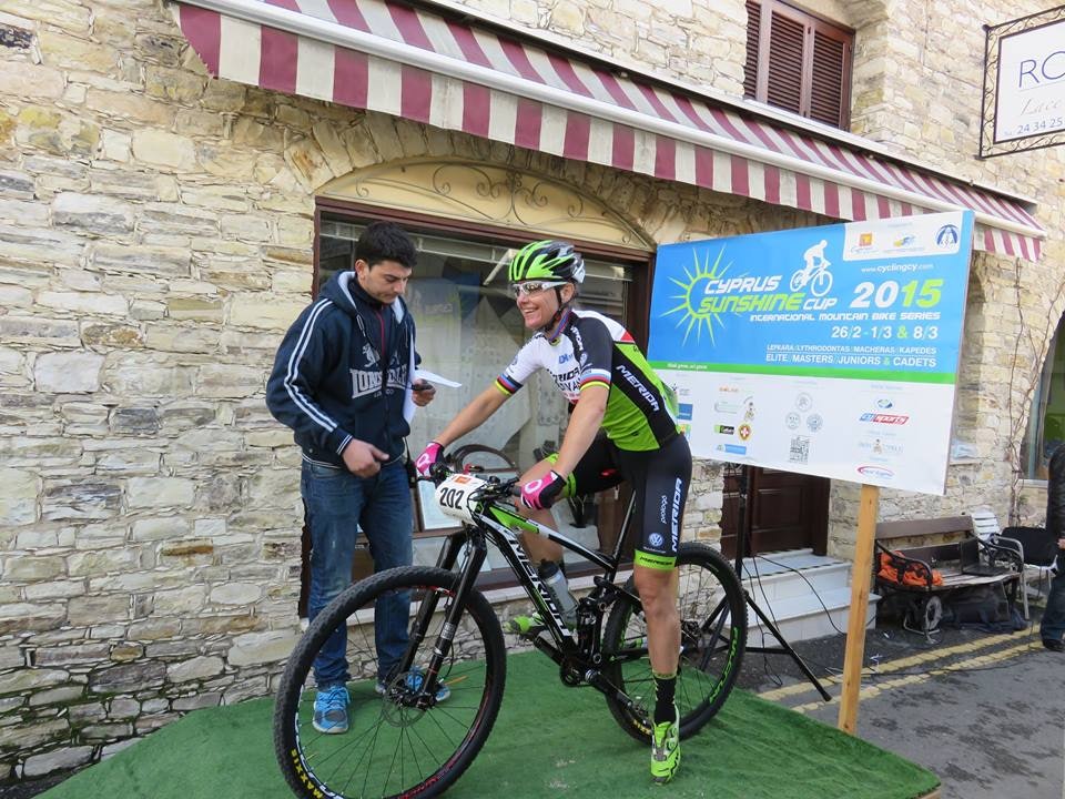 HISTORIE: Gunn-Rita syklet sitt første ritt noensinne på en fulldemper. Det blir spennende å se resultatet av dette utover sesongen. HISTORIE: Gunn-Rita syklet sitt første ritt noensinne på en fulldemper. Det blir spennende å se resultatet av dette utover sesongen.