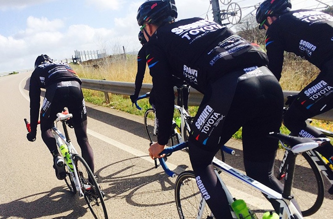 MENGDE bør være hovedfokus på Sydensamlinger på vårparten, men mange kan ha nytte av en del teknisk trening også, sier Ove Sollie, som er trener for Sepura Toyota racing with Birk. Foto: Sepura Toyota racing with Birk Sepura Toyota racing with Birk - Mallorca 2015 - Foto Sepura Toyota 1400x924