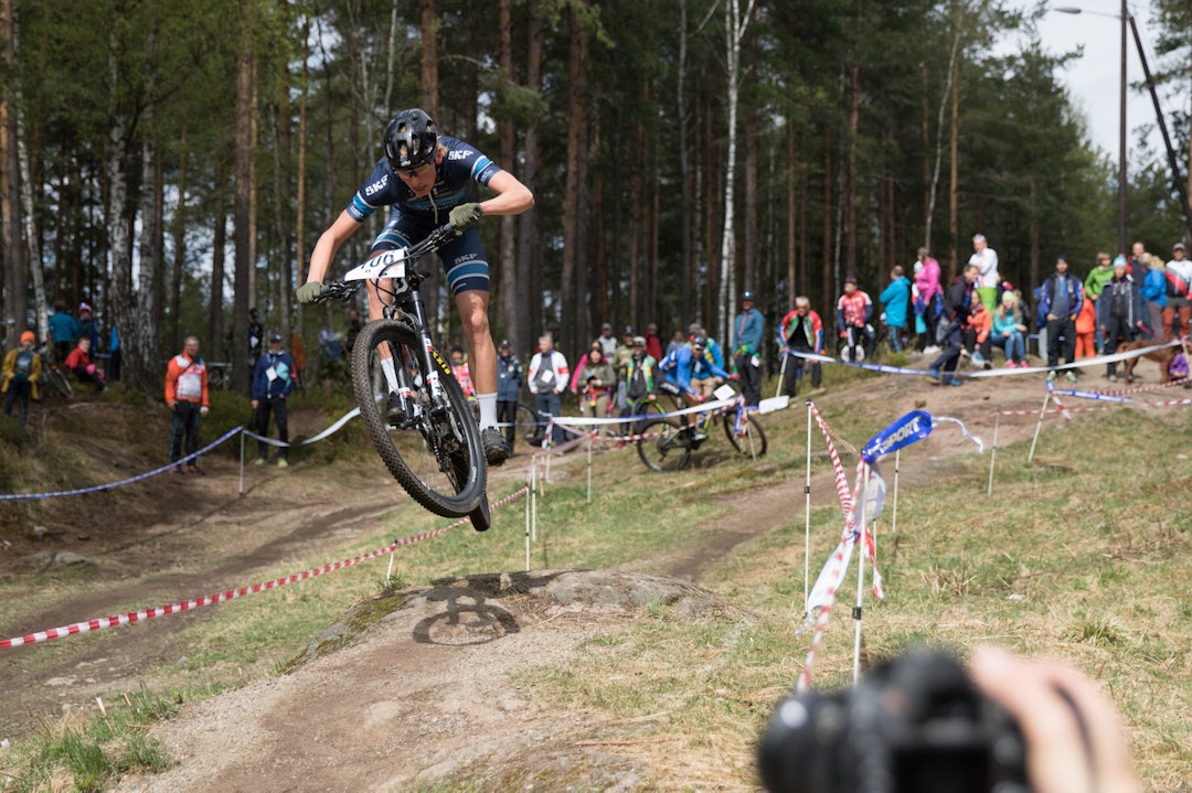 Knut Røhme i luftig svev. Knut Røhmne - XCC 2017 - Bengt Ove Sannes 1400x933