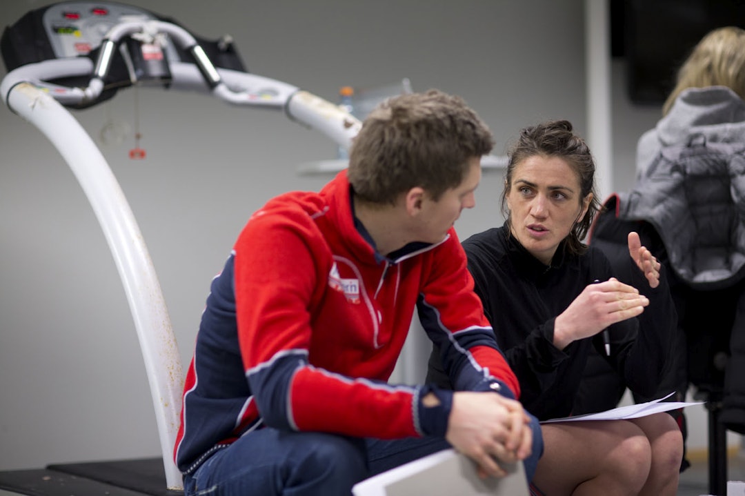 MAX: Sunniva Drings har fått som utfordring å jobbe med maks-kapasiteten sin. Her diskuterer hun med Ola Kjøren under testing. Foto: Kristoffer H. Kippernes _IPP6808