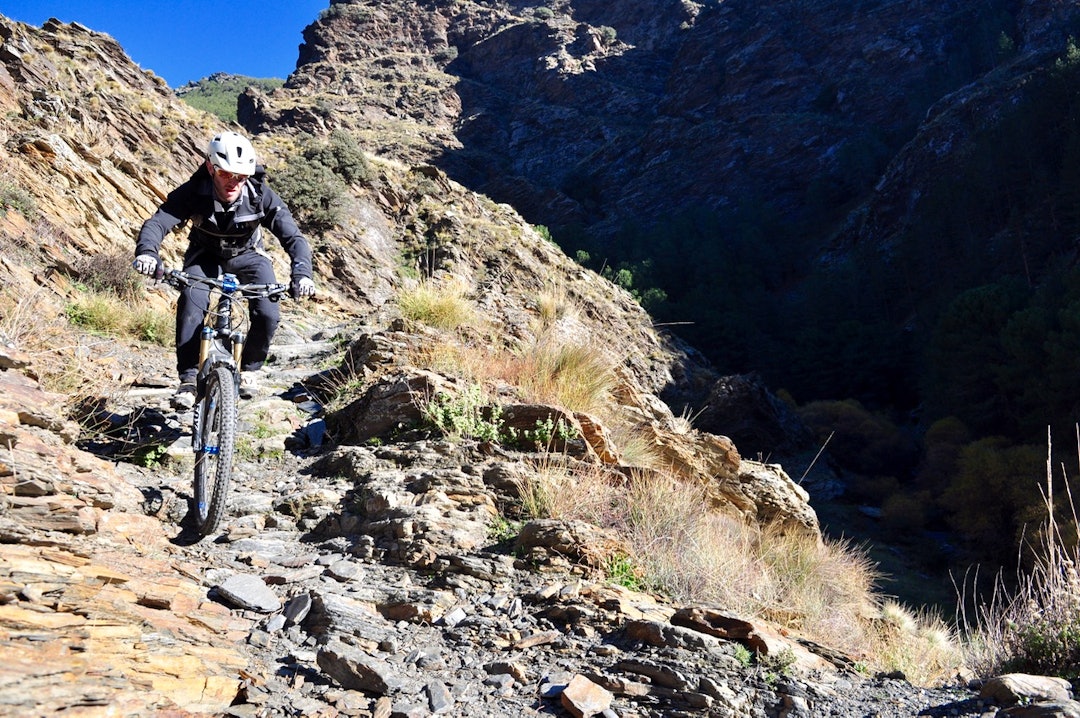 SYDEN: En tur til Spania i vinter er den perfekte gave til en sti-sjuk syklist. Her fra Puremountains' stier i Sierra Nevada. Foto: Øyvind Aas SYDEN: En tur til Spania i vinter er den perfekte gave til en sti-sjuk syklist. Her fra Puremountains' stier i Sierra Nevada. Foto: Øyvind Aas