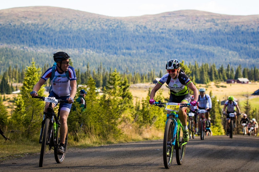 JOVIAL: Gunn-Rita tok seg tid til å prate med andre deltakere underveis. Foto: Snorre Veggan birken-1410a