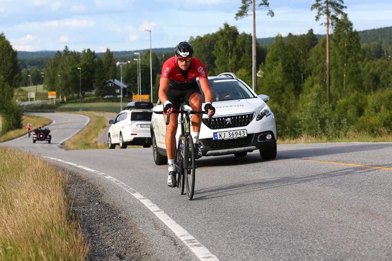 BESTEMT: Da Knut Sande rykket, sørget han for å gjøre det med tilstrekkelig tyngde til at konkurrentene ga opp håpet om å kjøre ham inn. Foto: Bjørn Hytjanstorp BESTEMT: Da Knut Sande rykket, sørget han for å gjøre det med tilstrekkelig tyngde til at konkurrentene ga opp håpet om å kjøre ham inn. Foto: Bjørn Hytjanstorp