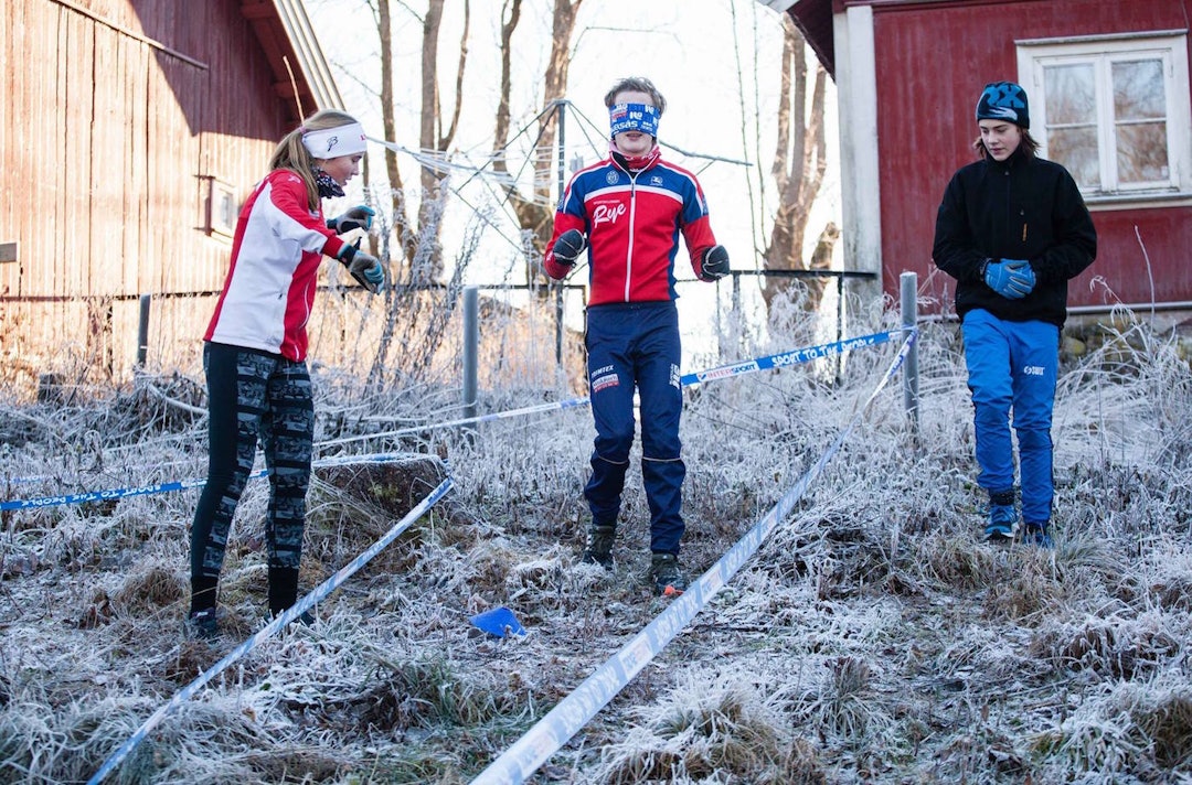 Ungdommene ble delt i grupper på tvers av sykkelgrenene, og måtte hjelpe hverandre gjennom rebusløypa. Foto: Bendik Henriksen Rye Aktivitetsdag 2015 - Bendik Henriksen