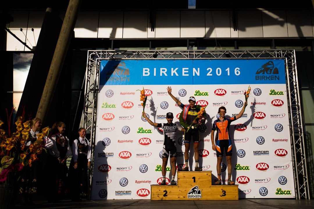 SEIERSTRIO: Emil Lindgren, Åsmund Løvik og Eskil Evensen-Lie sikret seg de tre øverste plassene på seierspallen i Birken 2016. (foto: Snorre Veggan) birken-3055a