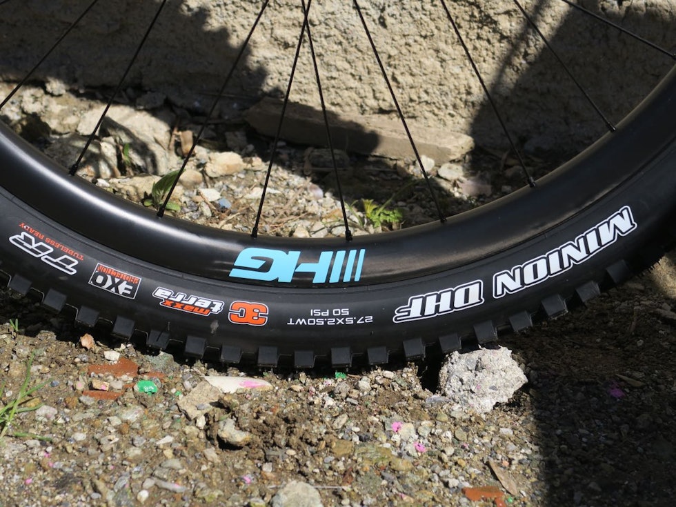 REALE DEKK: Både Jekyll og Trigger kommer med robuste dekk fra Maxxis. Jekyll med 2,5 og 2,4 - Trigger med 2,4 og 2,3. REALE DEKK: Både Jekyll og Trigger kommer med robuste dekk fra Maxxis. Jekyll med 2,5 og 2,4 - Trigger med 2,4 og 2,3.