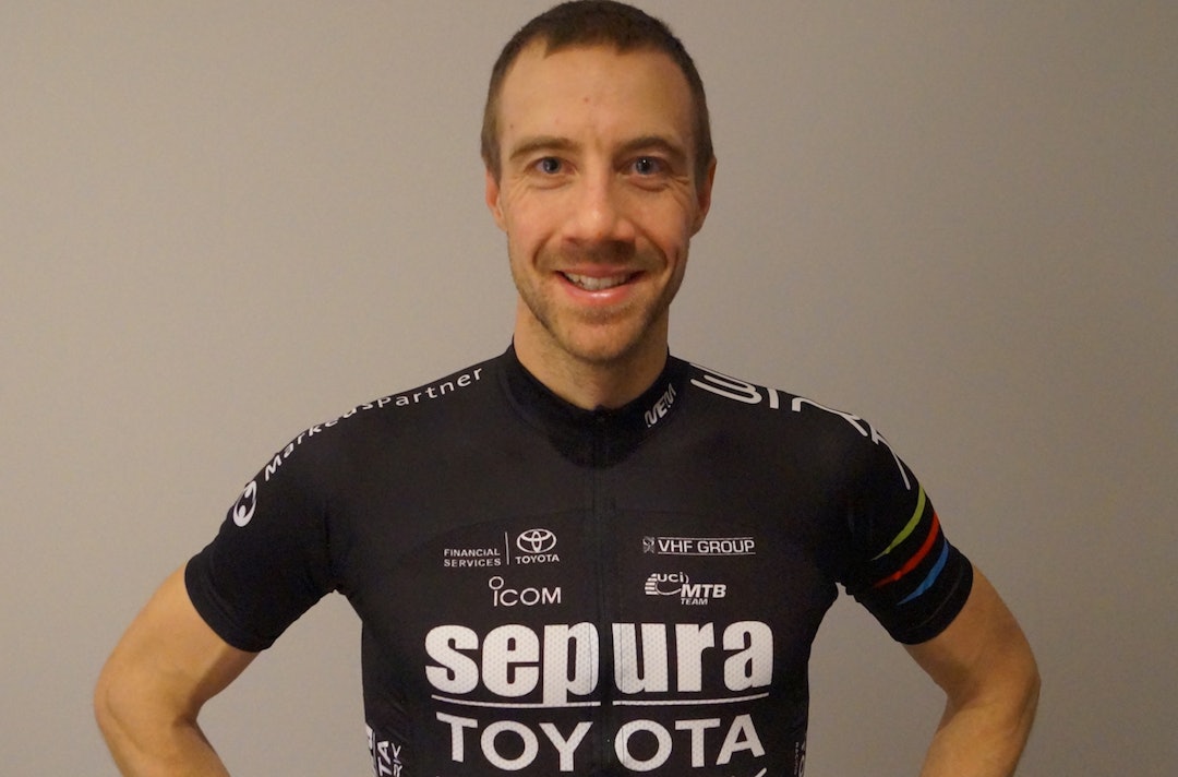 Svensken Fredrik Edin er ny på laget for 2016. Foto: Sepura Toyota racing with Birk Fredrik Edin 2016 - Foto STRB