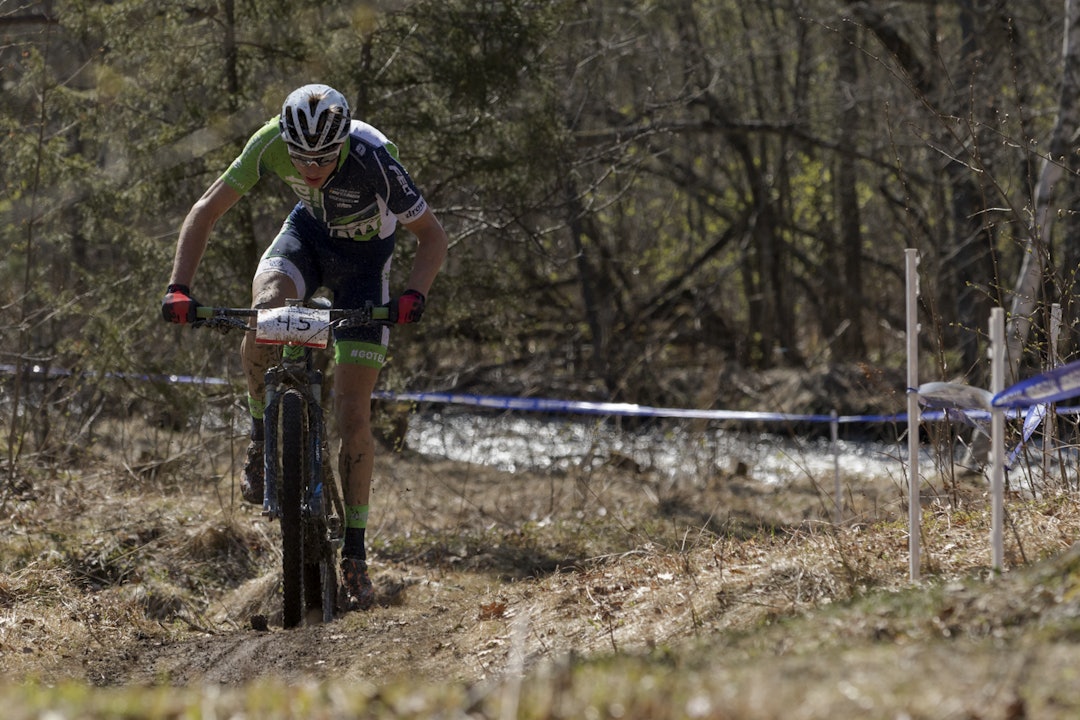 Kevin Panhuyzen fra Belgia fikk kjøre seg i typisk norske løyper med mye røtter og stein på UCI-rittet i Menn Senior. Kevin_Panhuyzen_M-Senior