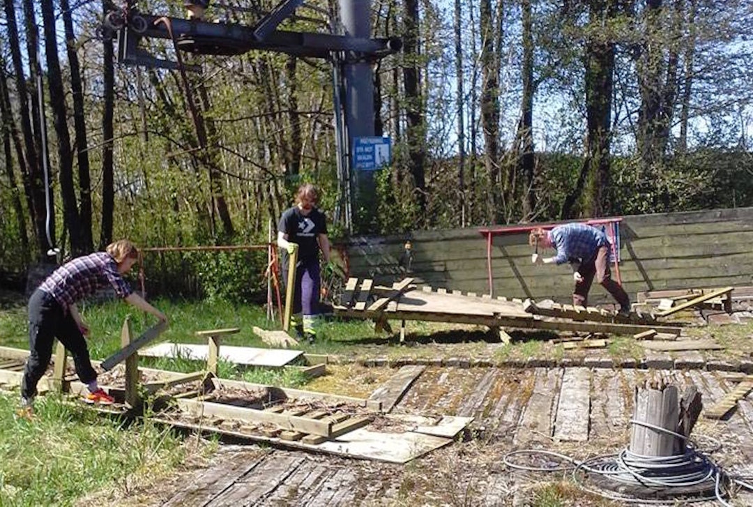 I løpet av sommeren har det blitt seks ulike løyper i Tveit-bakken. Foto: Privat Tveitbakken utfor:enduro Hilde S Strædet 1400x924