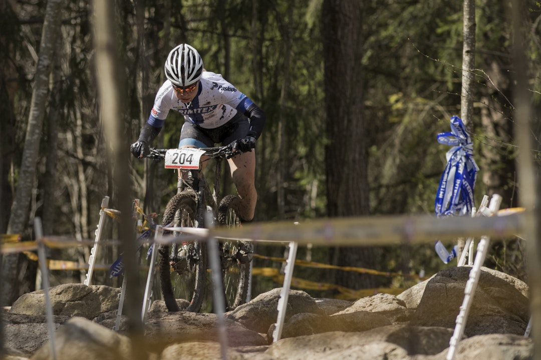 Noora Kanerva i Kvinner Senior manøvrerer støtt gjennom steinura. Noora_Kanerva_K-Senior
