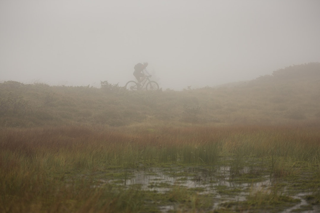 LITE SIKT: Det var ikke mye sikt på de høyeste punktene i løypa. (foto: Kristoffer H. Kippernes) _IPP8736