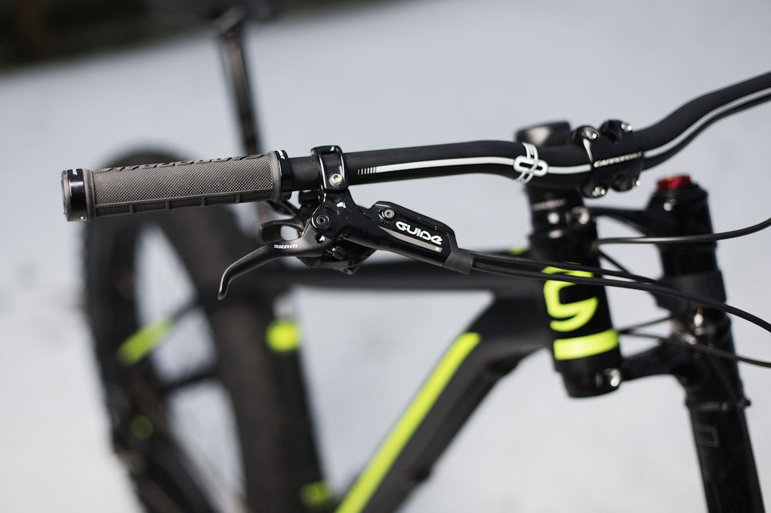 GODT UTSTYRT: SRAM Guide-bremsene fungerer upåklagelig. Foto: Kristoffer H. Kippernes _IPP9956