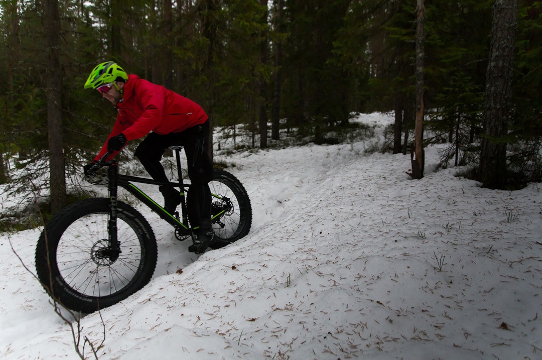 STI-TJUKKAS: Cannondale Caad Fat 1 trives best på sti, det være seg sommer eller vinter. Foto: Thomas Brynjulf Svendsen IMG_9984