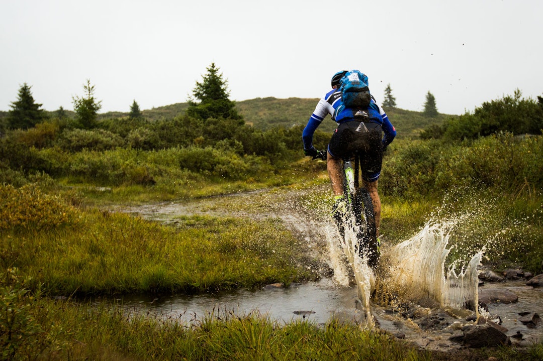 VÅTT: Lavere i terrenget var det bedre sikt, men desto våtere. (foto: Snorre Veggan) ultrabirken-2367a