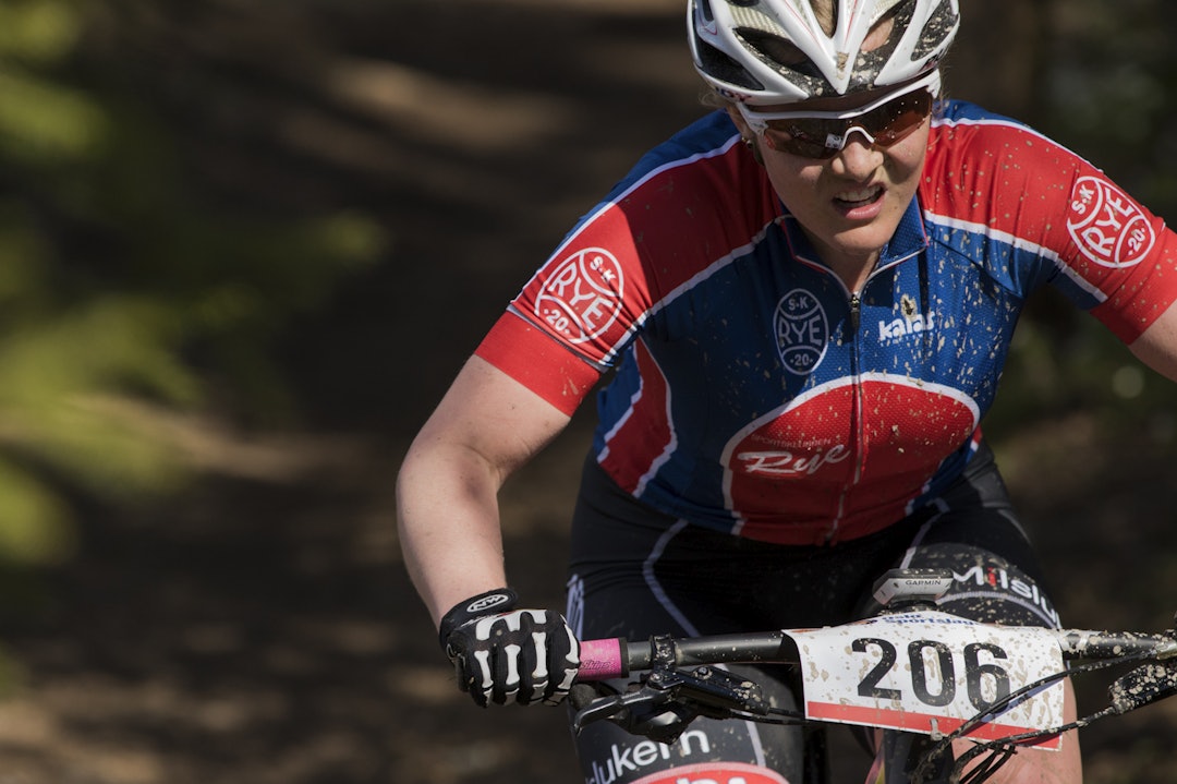 Sylvi Sommer (Kvinner Senior) kjemper seg gjennom rundbaneløypa. Sylvi Sommer K-Senior