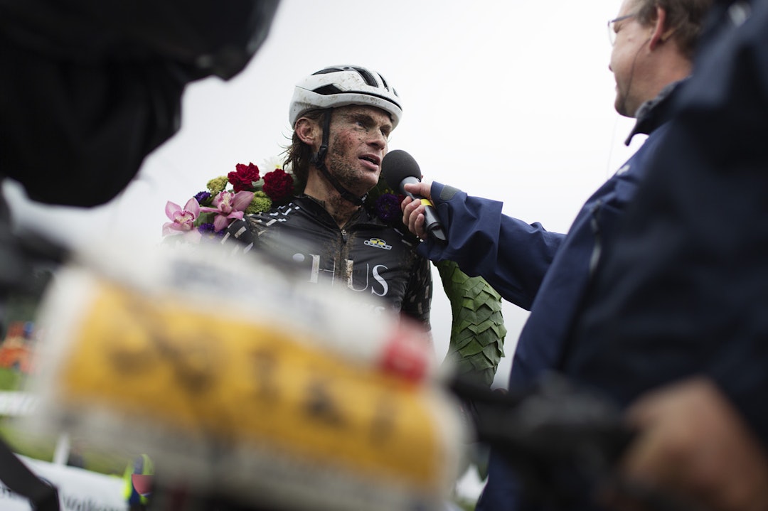 SEIERSINTERVJU: Søren Nissen direkte på lufta etter målgang. (foto: Kristoffer H. Kippernes) _IPP9442