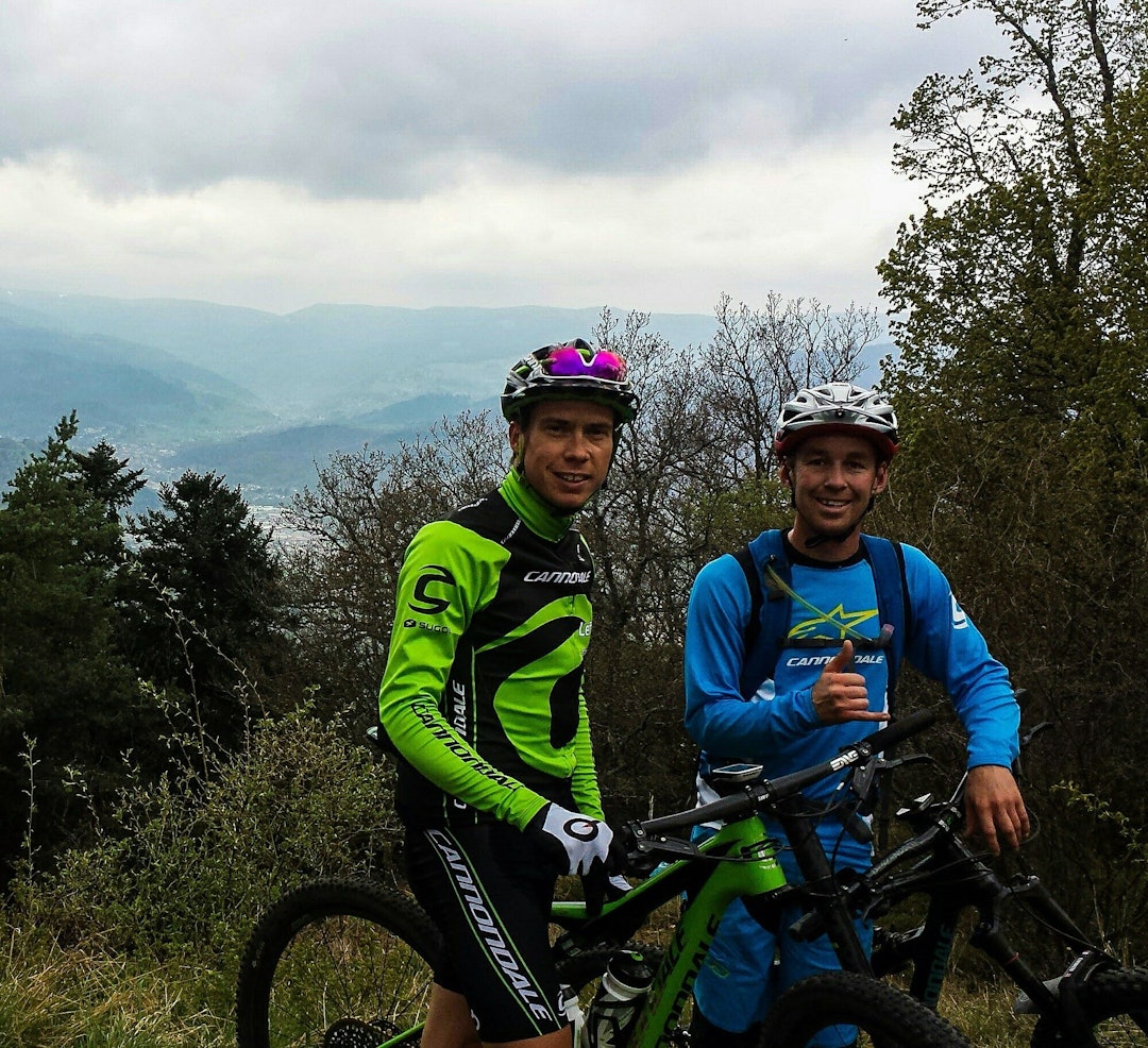 TRENING: Jerome Clementz er ikke redd for å bryne seg mot andre. Her med rundbanestjernen Maxime Marrote TRENING: Jerome Clementz er ikke redd for å bryne seg mot andre. Her med rundbanestjernen Maxime Marrote