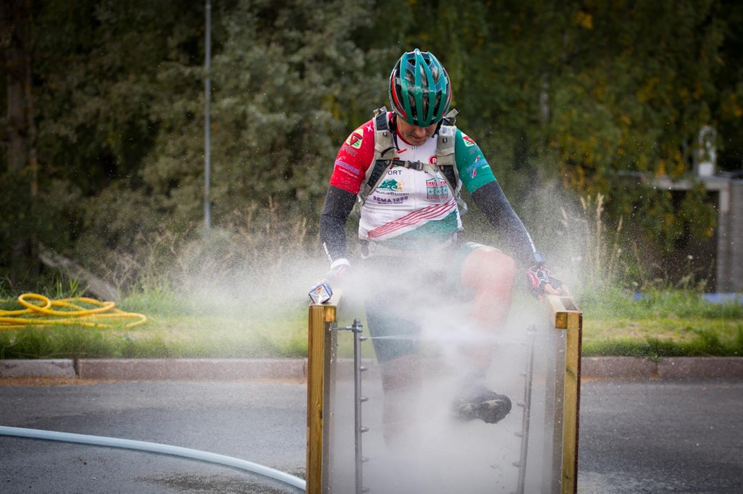 RENVASKET: Jan-Frode Lorås fra Gauldal SK / Datametrix benyttet vaskefasilitetene etter målgang (foto: Snorre Veggan). birken2014-0535a
