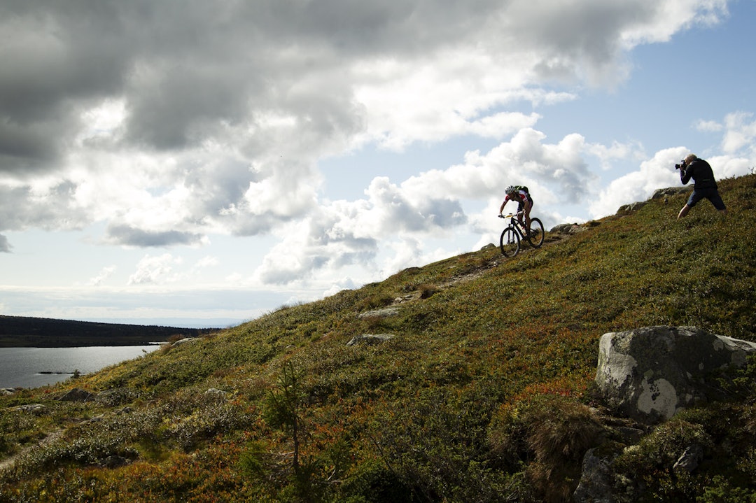 IDYLL: Hva er vel bedre enn lange, slake utforkjøringer på snaufjellssti? (foto: Kristoffer H. Kippernes) _KHK3124