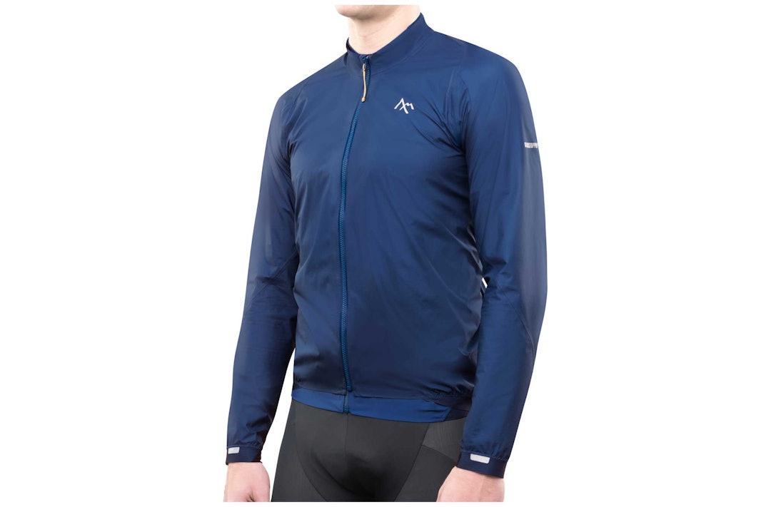 GOD PASSFORM: 7Mesh Resistance sitter tett uten å være trang. Perfekt for lag-på-lag-bekledning nå på vinteren. GOD PASSFORM: 7Mesh Resistance sitter tett uten å være trang. Perfekt for lag-på-lag-bekledning nå på vinteren.