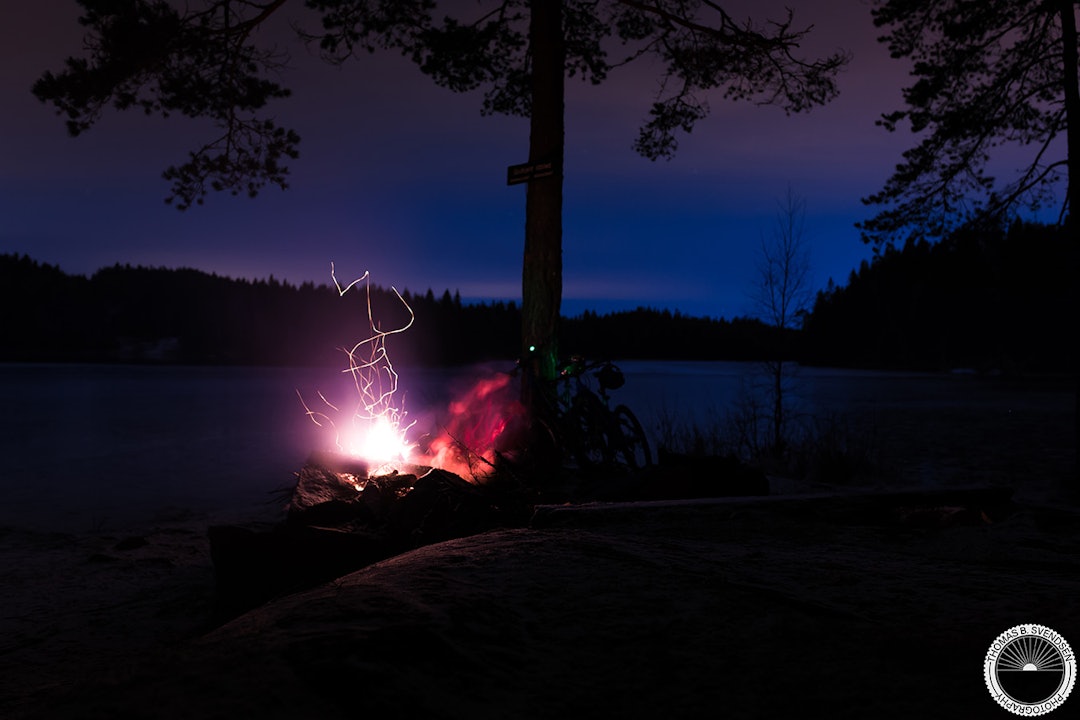 KALDERE ENN DET SER UT: Første natt under åpen himmel. Nærmere 10 minusgrader var småkjølig. 1