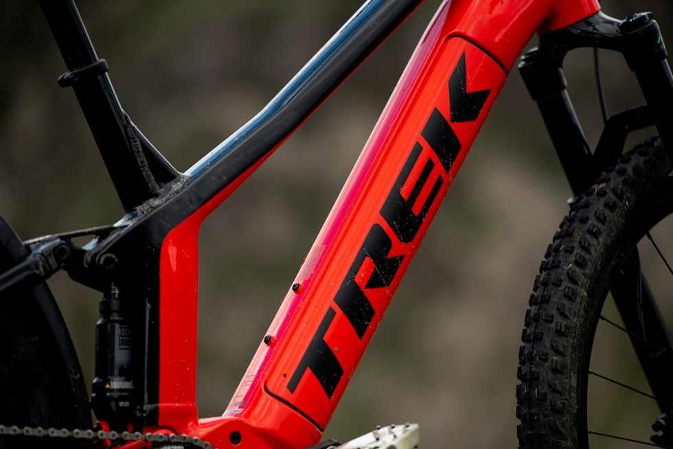 INTEGRERT: Batteriet sitter inne i underrøret, men kan lett taes ut. Trek Powerfly FS 2021