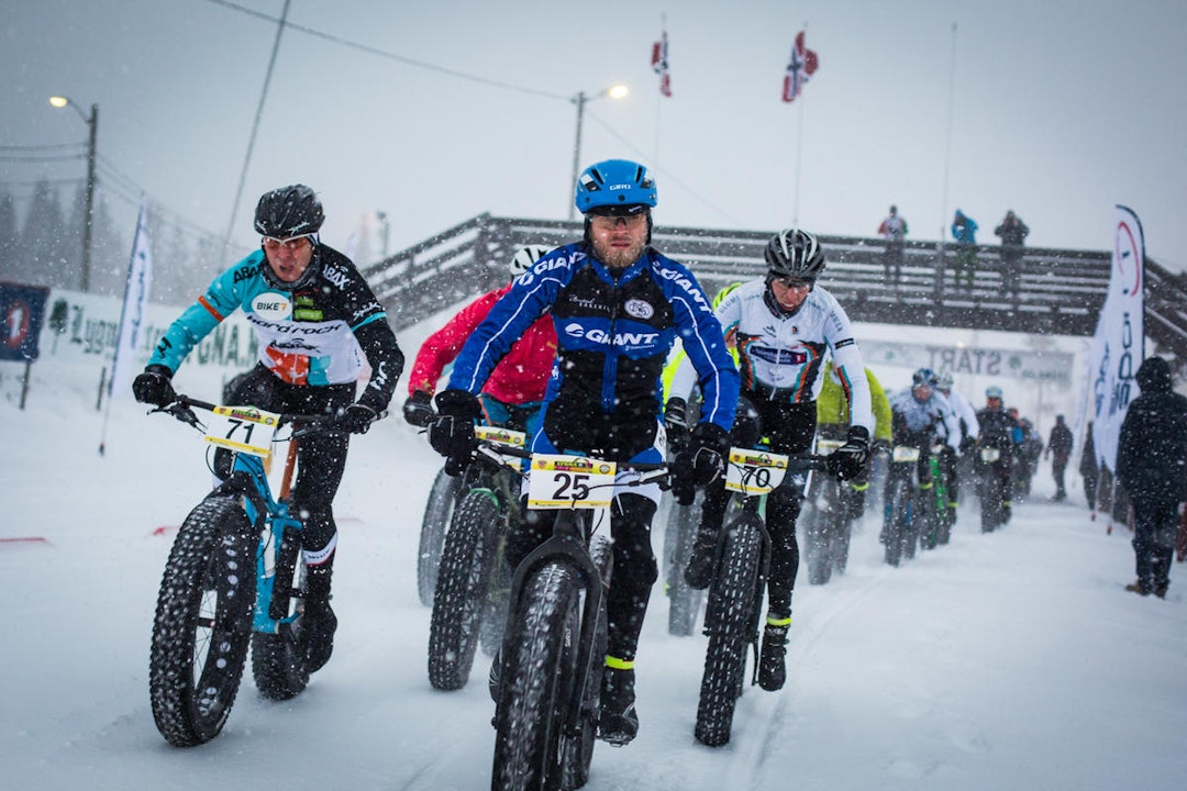 Lygna Skistadion vridde hjernen og kalenderen og greide å finne plass til fatbikefolket til tross for smekkfull arrangementskalender og omfattende ombygging av stadion. Her fra starten på Lygna Fatbike Gathering 2015 i januar, som var uoffisielt NM i fatbike. Foto: Snorre Veggan Fatbike NM 2015 start - Snorre Veggan