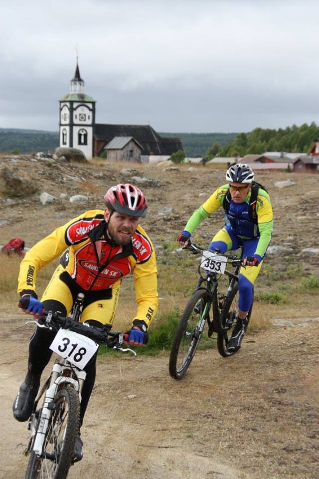 Røros kirke er ett av mange UNESCO-minner som løypa i Rørosrittet går rett forbi. Foto: Rørosrittet Rørosrittet 2015 - historisk sus