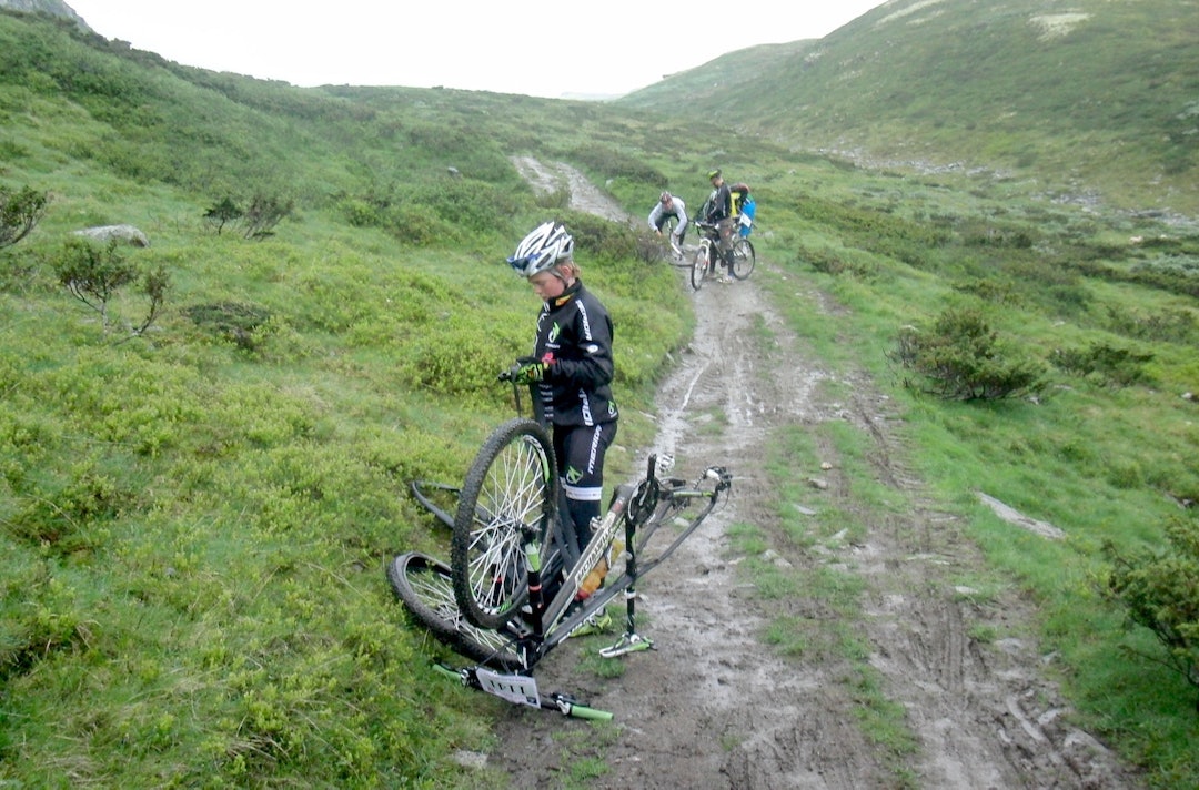 Mekking i terrenget er en viktig del av Merida Terrengsykkelskole. Her er det en av de unge som er ute og tester kunnskapen i praksis. Foto: Jan Olav Beitmyren Merida Terrengsykkelskole 2013-2- Beitmyren 1400x924