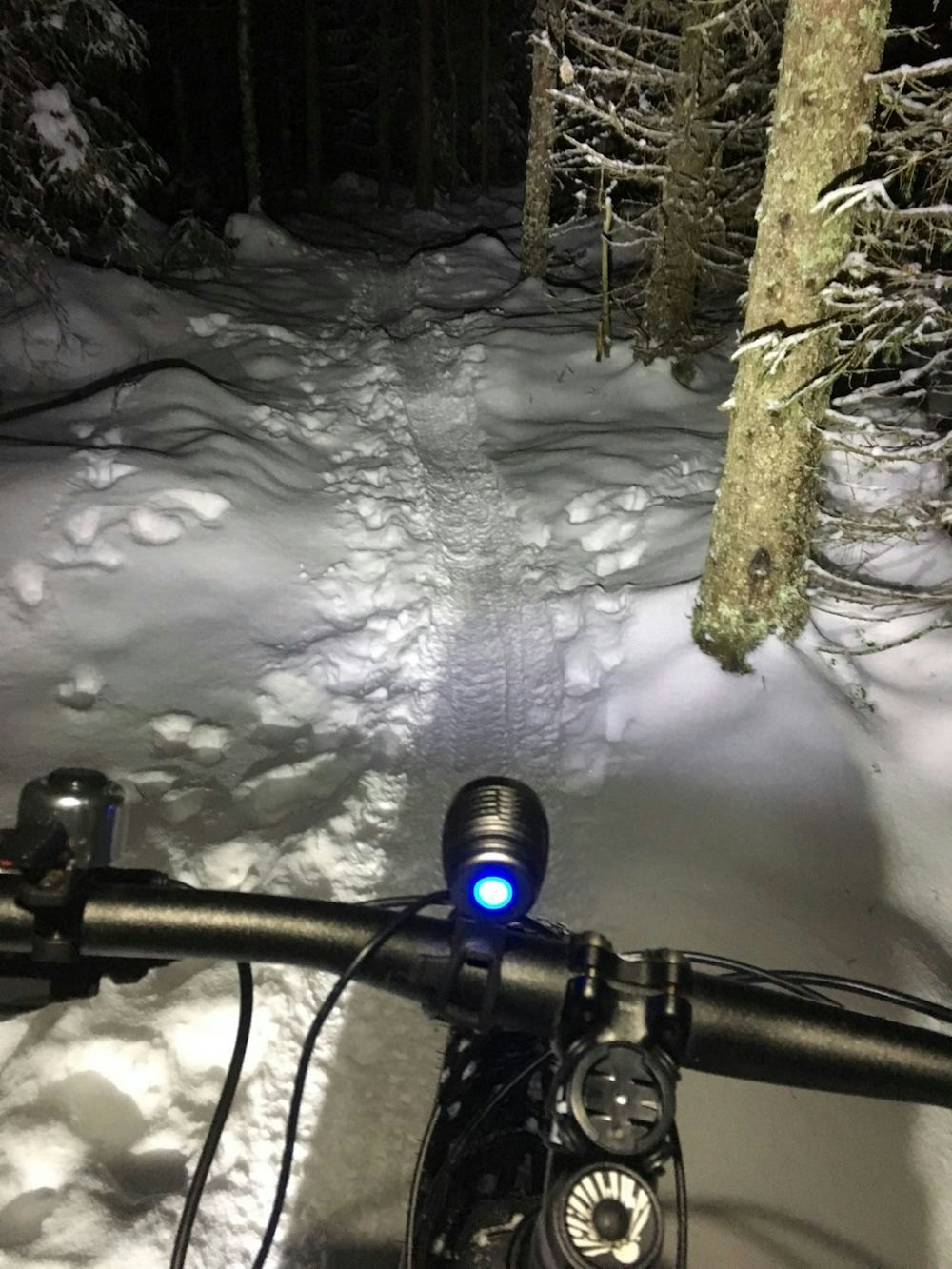 Stiene i Orange Priest Challenge er både smale, svingete og kuperte. Foto: Henning Lotterud Orange Priest vinterritt trail - Foto Henning Lotterud 1000x