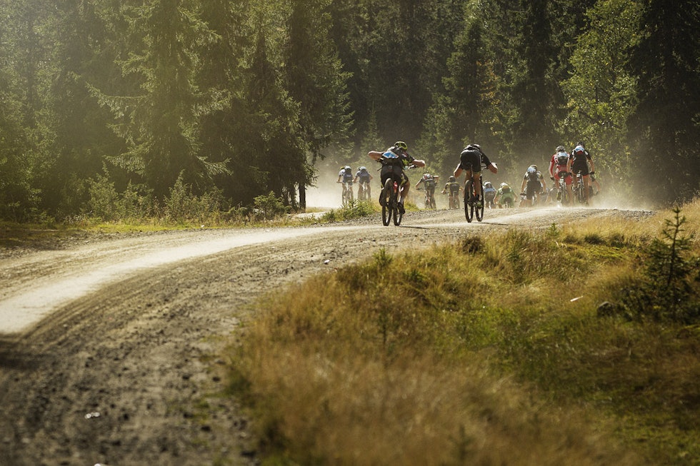 INNRULLING: De som ramlet av de større gruppene prøvde desperat å trille inn forspranget i utforkjøringene. (foto: Kristoffer H. Kippernes) _KHK4768
