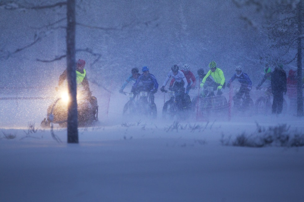 FELLESSTART: Ufyselig vær, javel. Men uansett stemningsfullt. (foto: Kristoffer H. Kippernes) _KHK0211