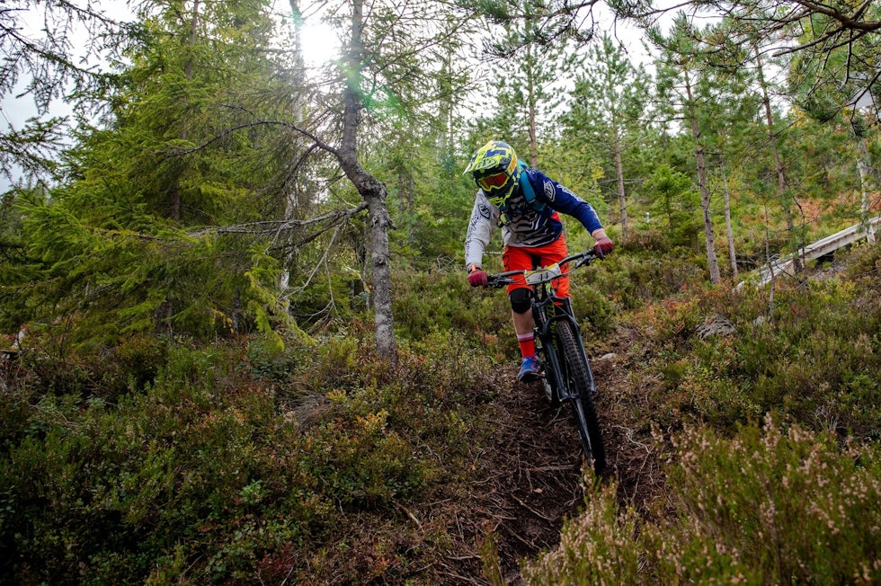 Marcus Arnesen underveis i klassen gutter 13-14 år. Foto: Herman Hanken NIttedal Ungdomsenduro 2020