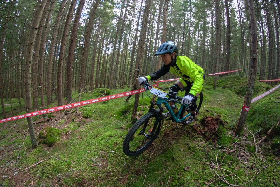 Eirik Gustafsson i klassen gutter 15-16 år. Foto: Tobias Bjerknes Nittedal Ungdomsenduro 2020