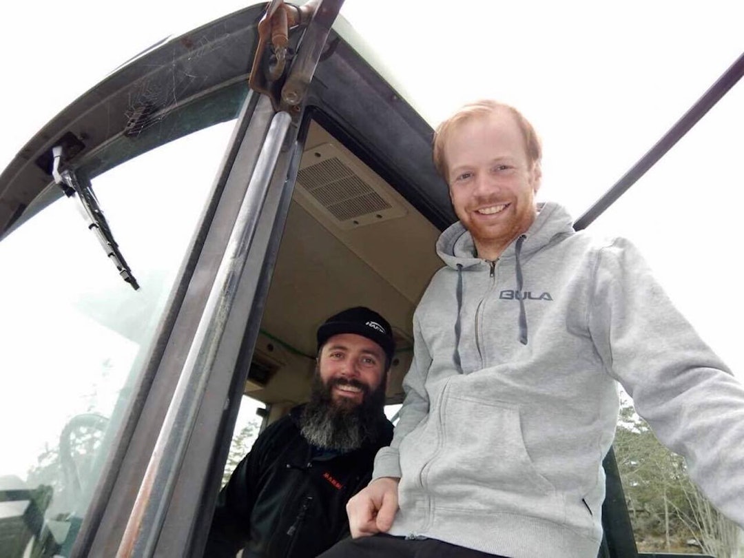 Cruxegeneralene Pål Valbjørk og Ole Henrik Illenberger Solgaard har lagt ny klopp til årets festival. Foto: Hanne Holmstrøm Karlsen Pål Valbjørk - Ole Henrik Illenberger Solgård - kloppbygging Gressvik IF - Foto Hanne Holmstrøm Karlsen