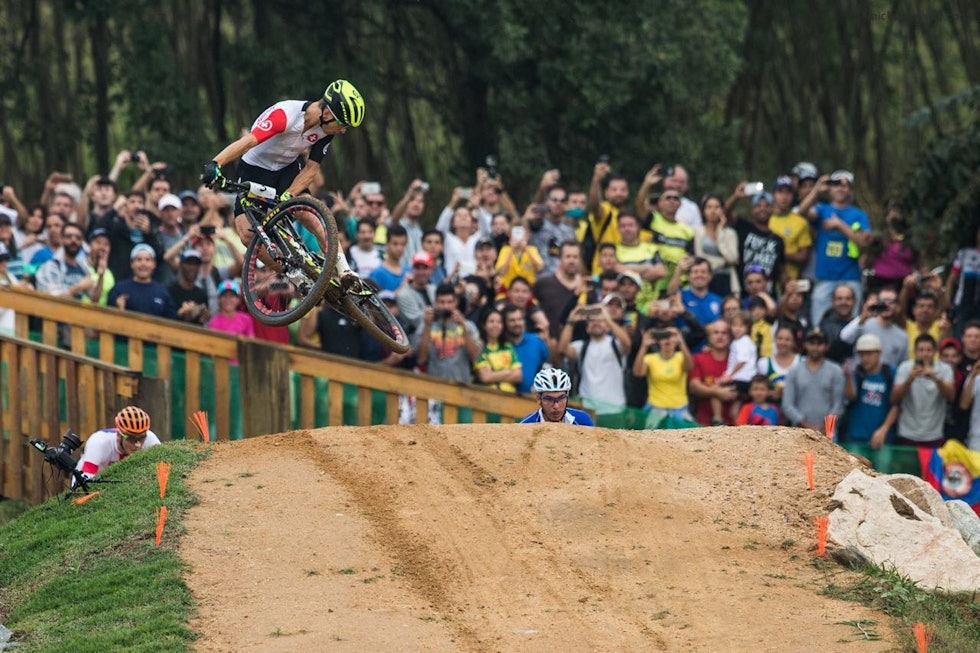FULL KONTROL: Nino Schurter hadde tilsynelatende full kontroll i OL-rittet. Her fra den 5. av 7. runder. FULL KONTROL: Nino Schurter hadde tilsynelatende full kontroll i OL-rittet. Her fra den 5. av 7. runder.