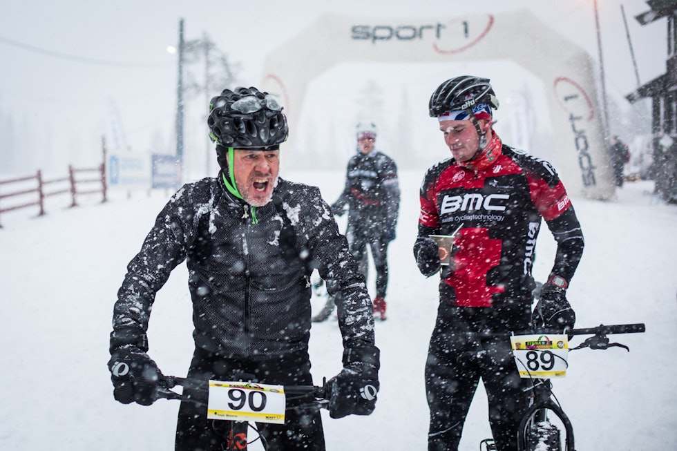 SLITEN OG KALD: Martin Kavi Lysgaard og Jonny Slåttvik (t.v.) kom omtrent samtidig i mål. (foto: Snorre Veggan) fatbike-nm-5285a