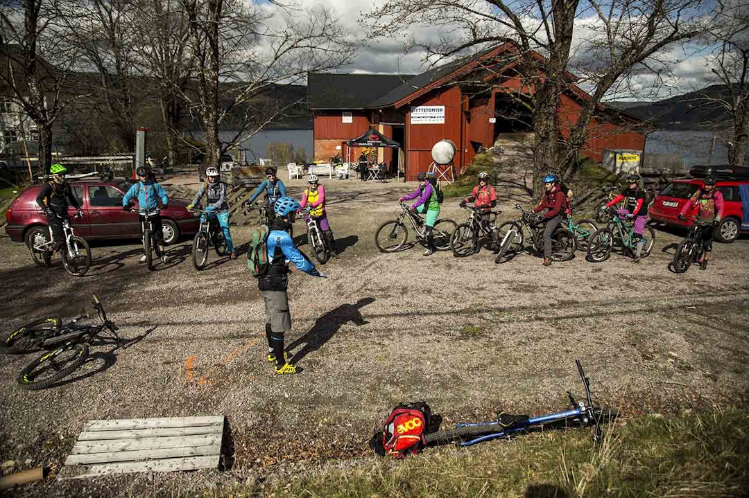 Gården til Peder Lomsdalen er blitt navet i Traktor Bike Park. Foto: Thomas B. Svendsen Traktor Bike Park - farm - Thomas B Svendsens