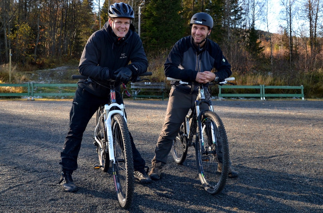 Anders Bjørnsen (til venstre) og daglig leder på Markaskolen Johan Mosvold Larsen gleder seg til hver eneste arbeidsdag i felten. Foto: Dag Steinsvik Anders Bjørnsen - Johan Mosvold Larsen - Dag Steinsvik 1400x924