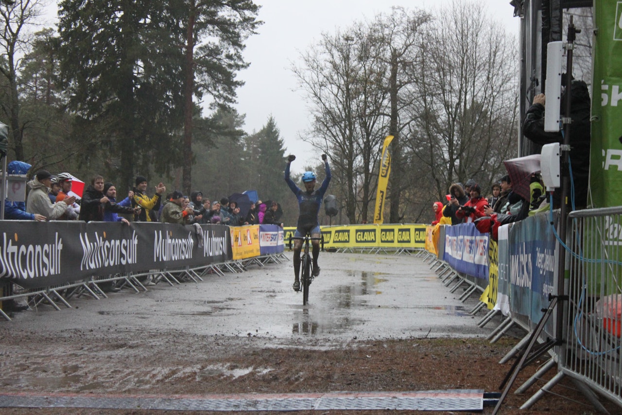 SØKKVÅTT OG SLEIPT: Og direkte herlig, mener Morten Vaeng, første norgesmester i sykkelkross. Foto: NCF SØKKVÅTT OG SLEIPT: Og direkte herlig, mener Morten Vaeng, første norgesmester i sykkelkross. Foto: NCF