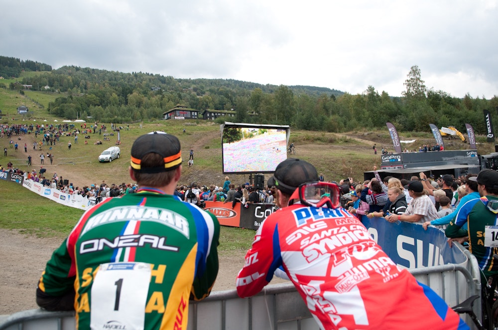 SPENTE: Både Steve Peat og Greg Minnaar ventet spent på Josh Brycelands run i Hafjell. Foto: Øyvind Aas SPENTE: Både Steve Peat og Greg Minnaar ventet spent på Josh Brycelands run i Hafjell. Foto: Øyvind Aas