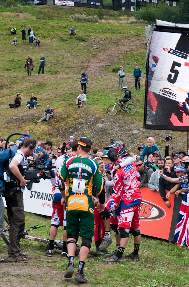 HJELPEKORPS: Peaty, Minnaar, Sessler - de løp alle til for å hjelpe til så fort de forstod noe var galt med Ratboy. Foto: Øyvind Aas HJELPEKORPS: Peaty, Minnaar, Sessler - de løp alle til for å hjelpe til så fort de forstod noe var galt med Ratboy. Foto: Øyvind Aas