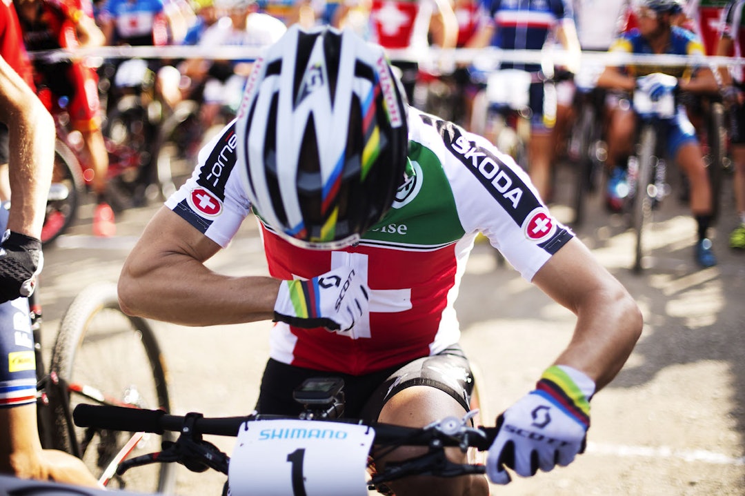 Mot i brøstet: Nino Schurter midt i sine mentale forberedelser før starten i rundbane-VM i Hafjell. _IPP0473